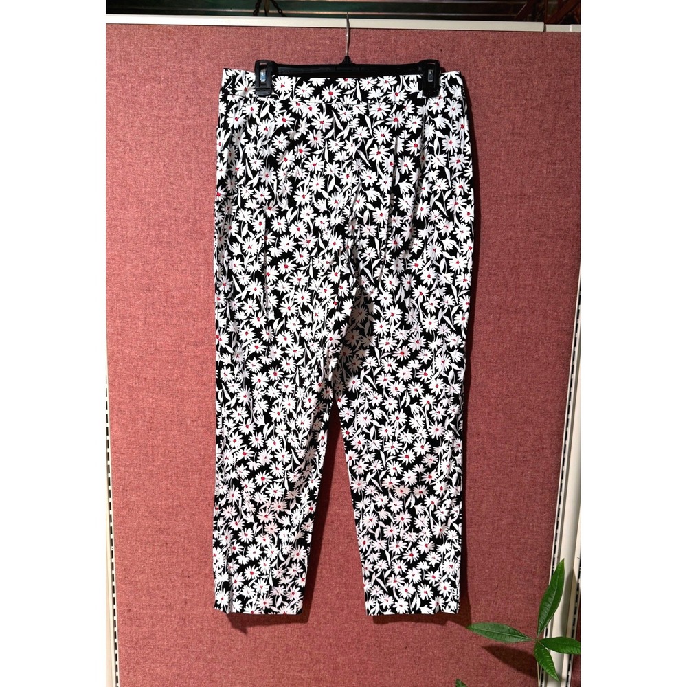 Appleseed's Petites 10 Floral Crop Pants Black White Daisy Stretch Cotton Garden - Picture 2 of 4
